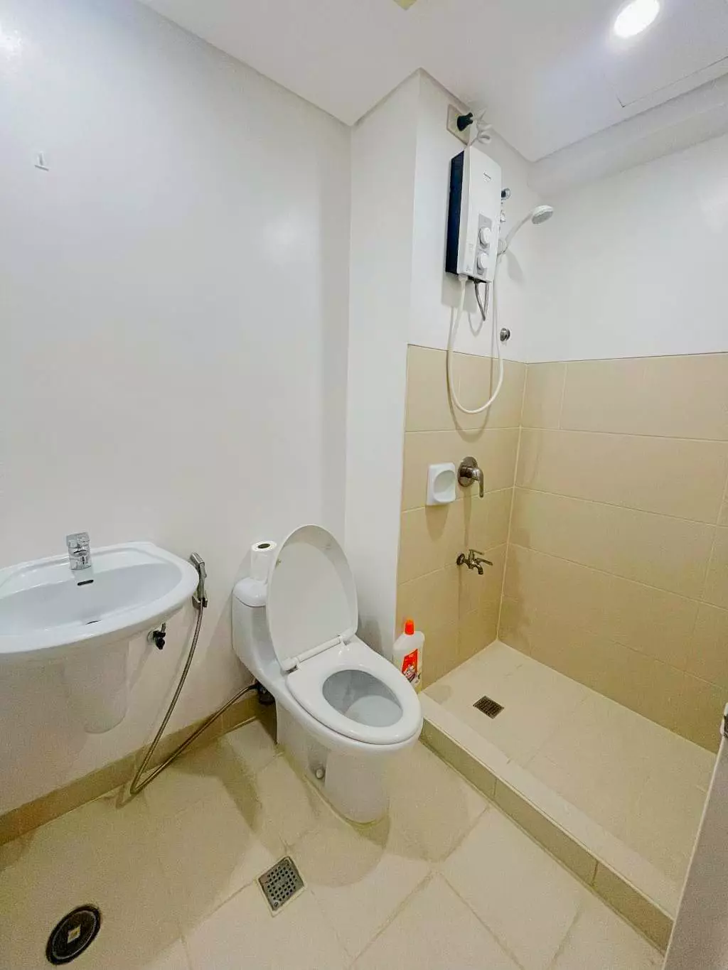1BR Furnished Unit For Sale at Avida Towers New Manila — 1 Bedroom in Col. Bonny Serrano Avenue, Quezon City, Metro Manila — Photo 6