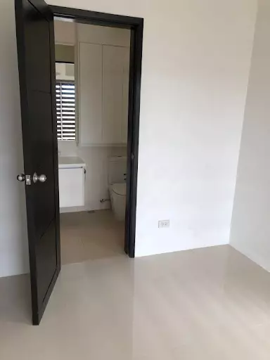 2BEDROOM CONDO WITH PARKING LOT AT O RESIDENCES BACOLOD FOR SALE! CLEAN TITLE AND UPDATED TAXES! — 2 Bedrooms in Bacolod, Negros Occidental, Philippines — Photo 6