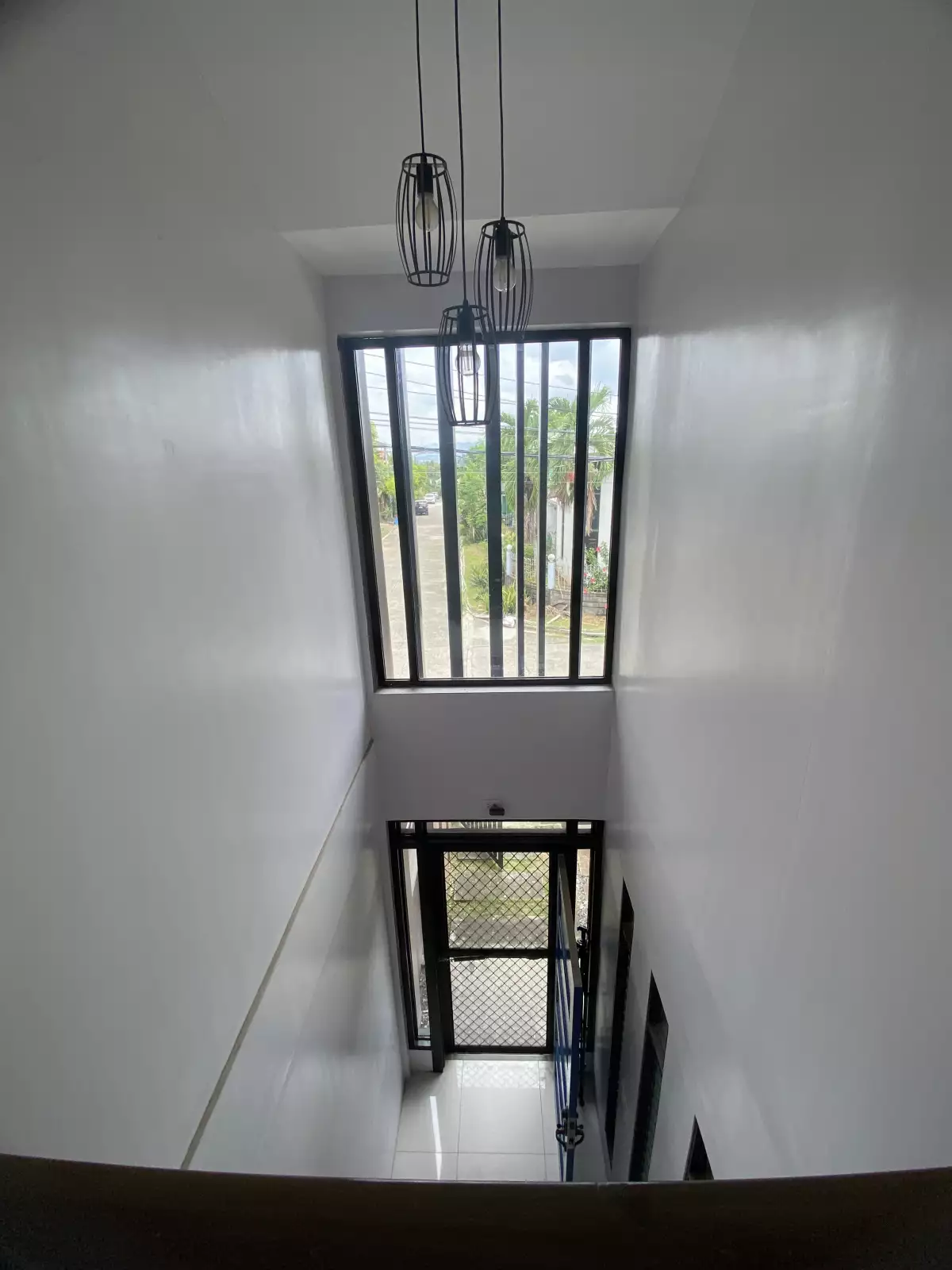 Open photo 14 of 15 — MODERN TOWNHOUSE W/ BASEMENT HUNDRED METERS AWAY TO HIGHWAY