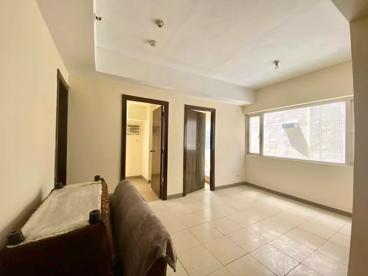 3BR BARE UNIT FOR RENT at Ridgewood Towers near BGC   - photo 4