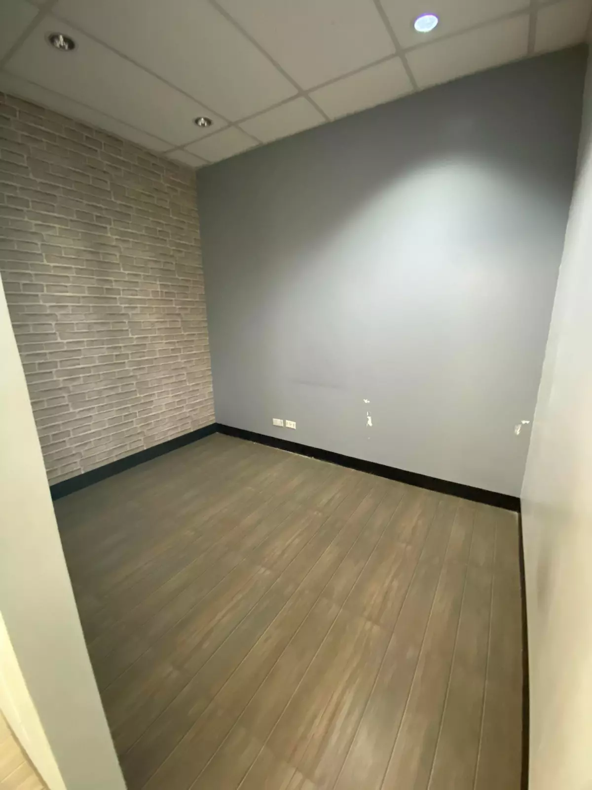 Open photo 11 of 11 — COMMERCIAL / OFFICE SPACE FOR RENT IN ESCARIO (ALONG THE ROAD)