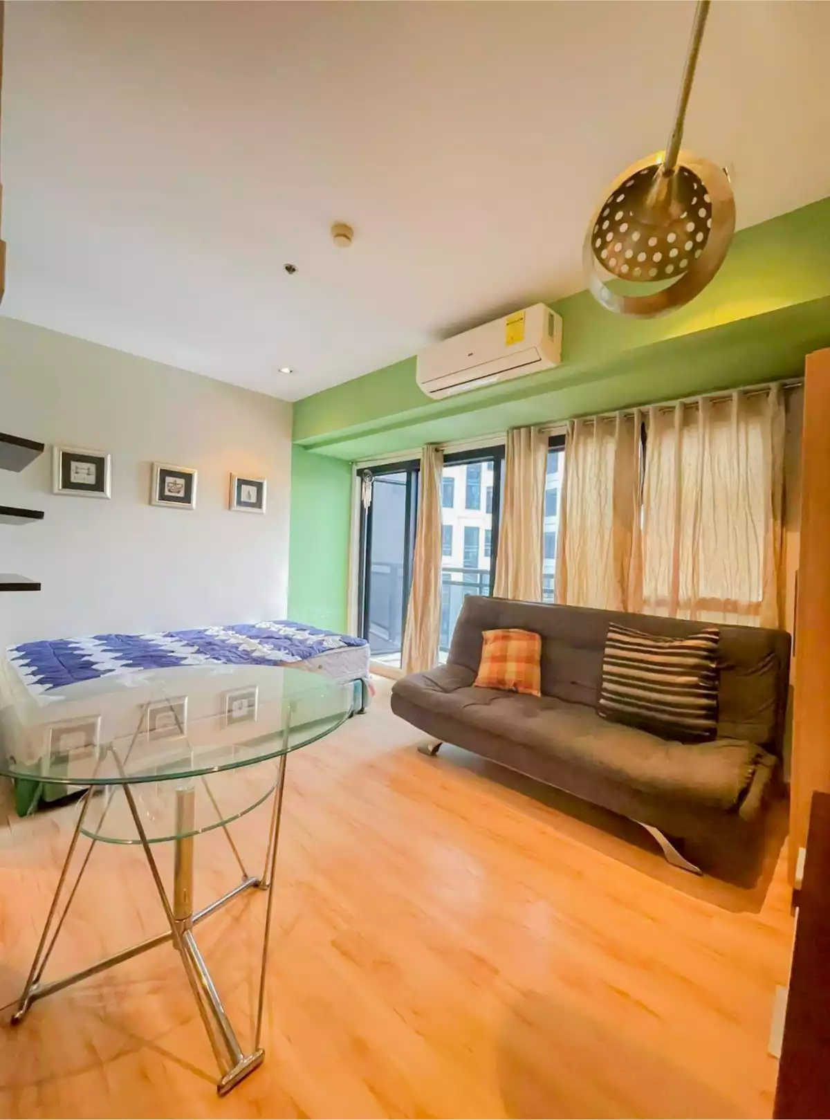 STUDIO UNIT w/ BALCONY FOR LEASE at KNIGHTSBRIDGE RESIDENCES, Makati   - photo 2