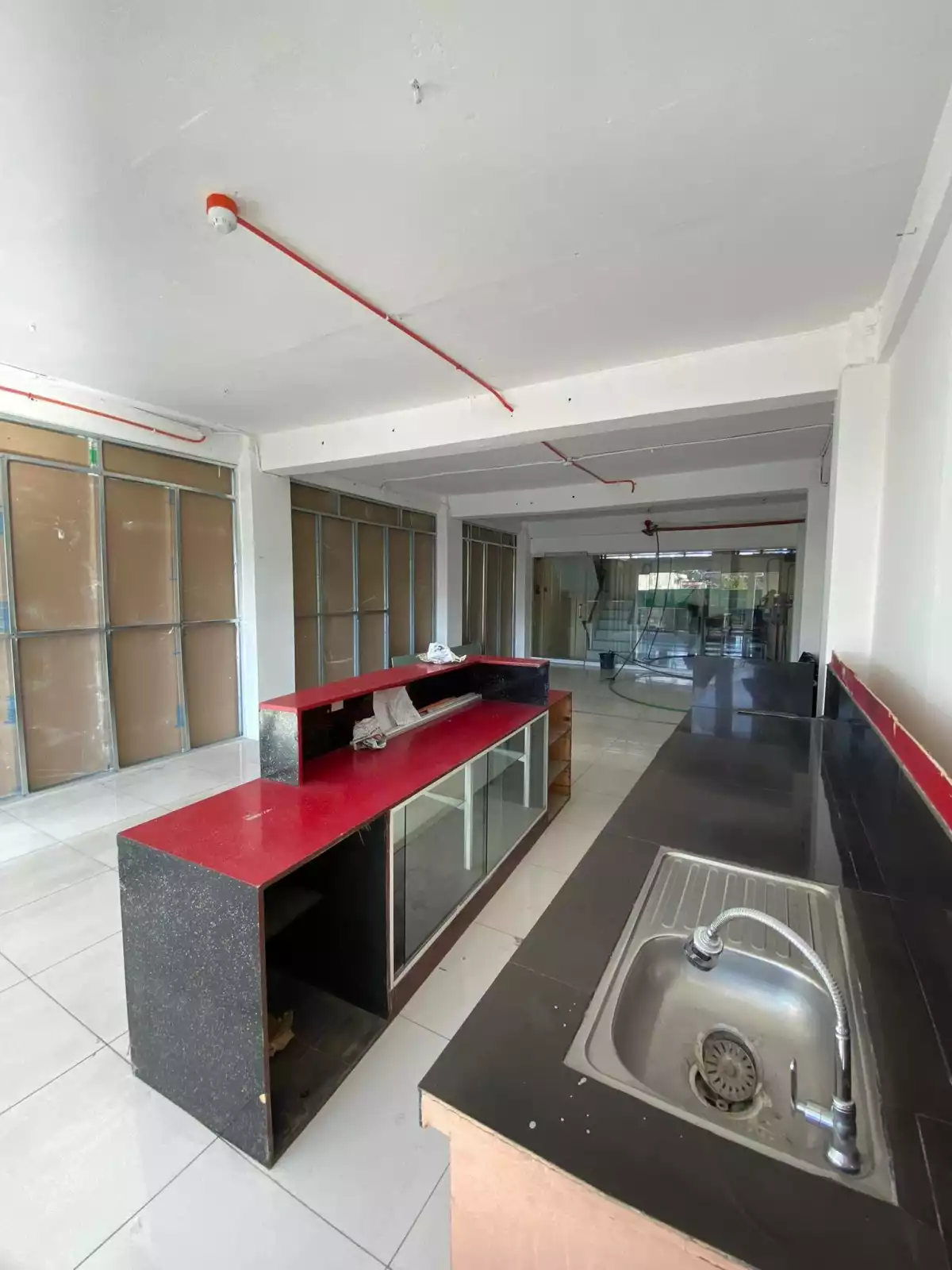 COMMERCIAL / OFFICE SPACE FOR RENT IN ESCARIO (ALONG THE ROAD) — Space in North Escario Street, Capitol, Cebu City — Photo 5