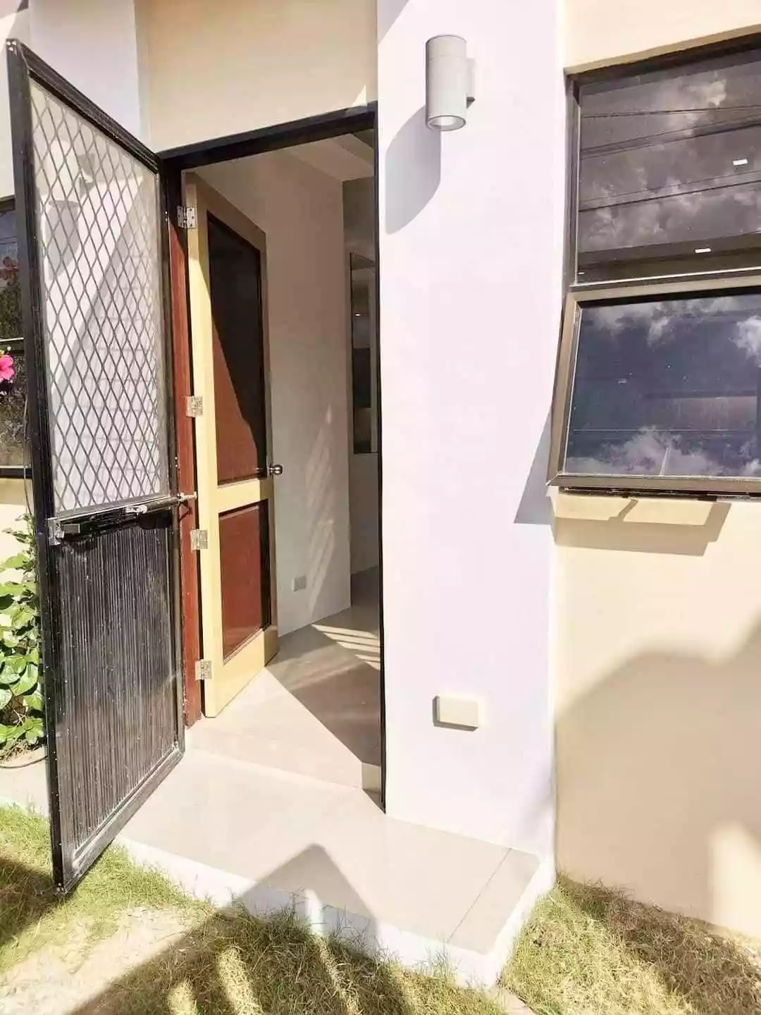 RUSH SALE: SMART FULLY FURNISH HOME @MIDORI PLAINS MINGLANILLA — House and Lot in Tungkop Road, Minglanilla, Cebu — Photo 4