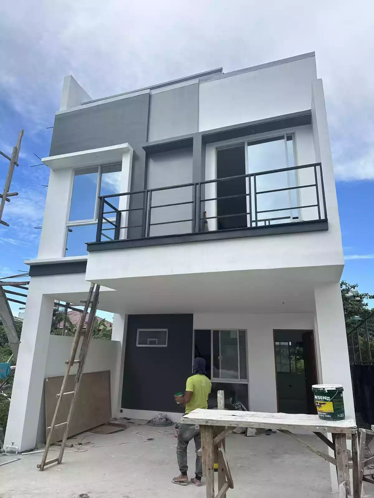 Townhouse for Sale in Guadalupe Cebu City! can accomodate 4 cars. - photo 3