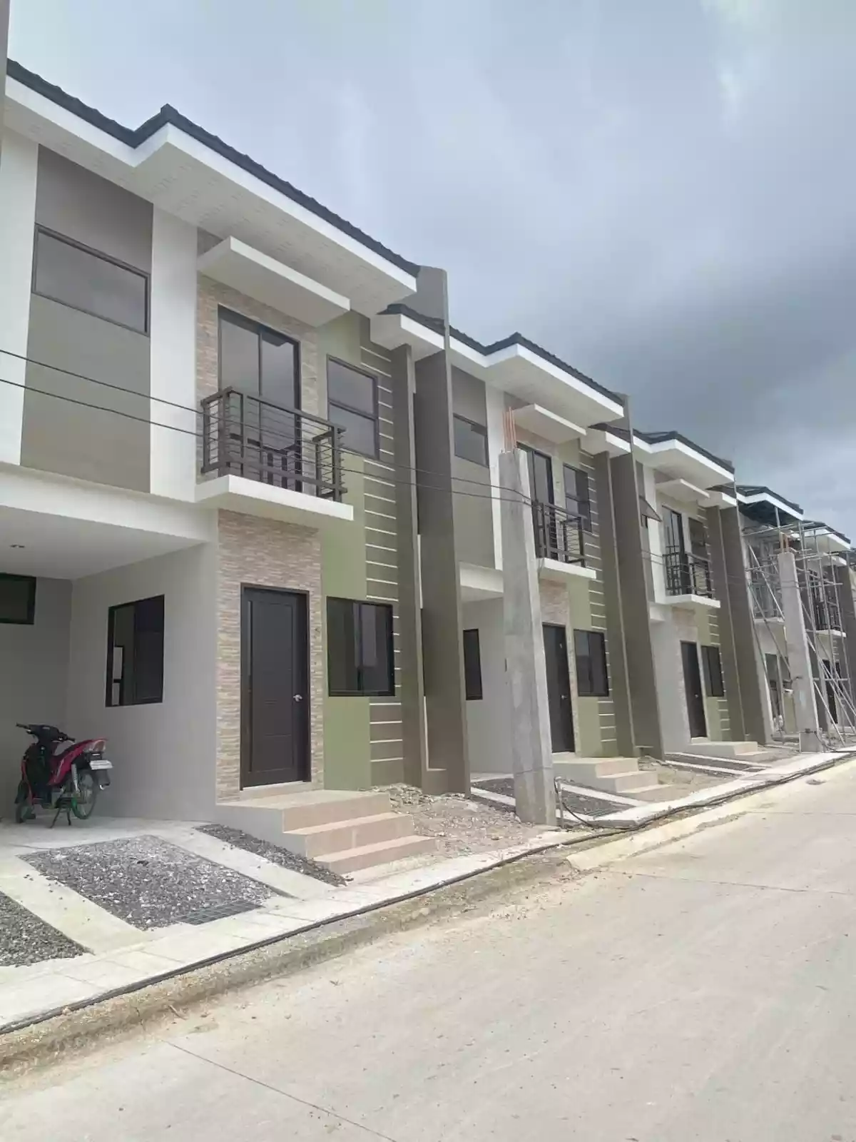 FOR SALE RFO TOWNHOUSE IN MINGLANILLA HIGHLANDS — Townhouse in Abuno, Minglanilla, Cebu — Photo 3