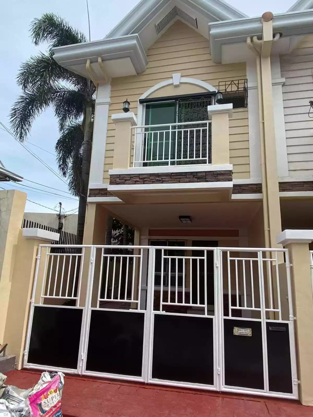 3 Bedrooms Corner Lot Townhouse For SALE/ LEASE- Las Pinas, City