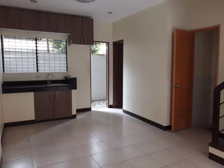 For rent Unfurnished 2 bedroom House in Talamban Cebu city walking distance to Robinsons Time square - photo 2
