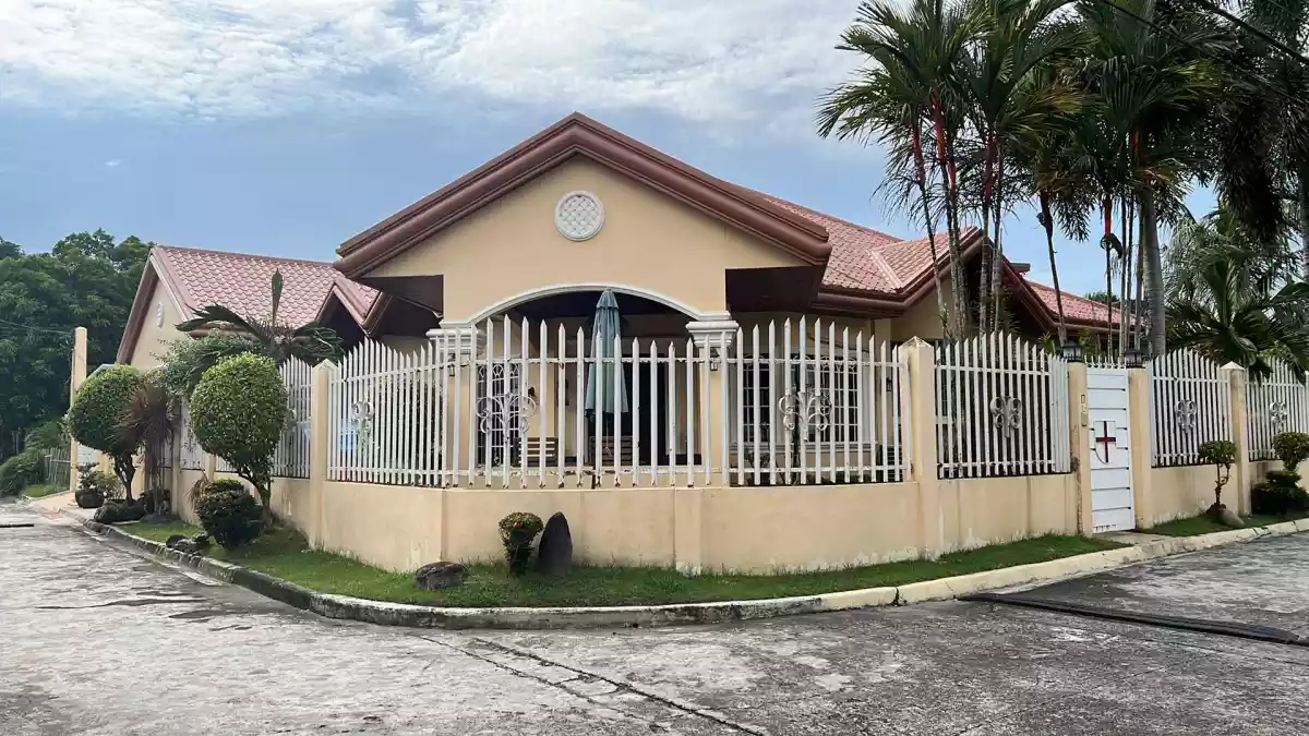 FOR SALE BUNGALOW HOUSE AND LOT INSIDE CARMELA EXECUTIVE VILLAGE - photo 2