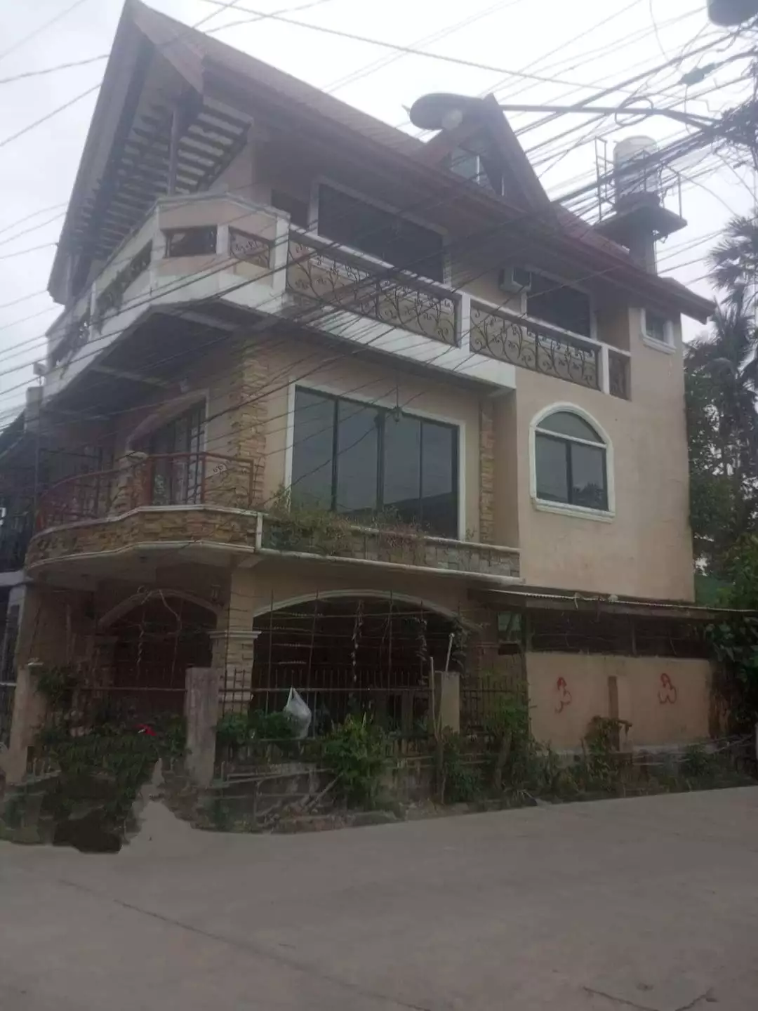 3 STOREY HOUSE FOR RENT IN POBLACION DANAO — House and Lot in Danao City, Cebu, Philippines — Photo 2