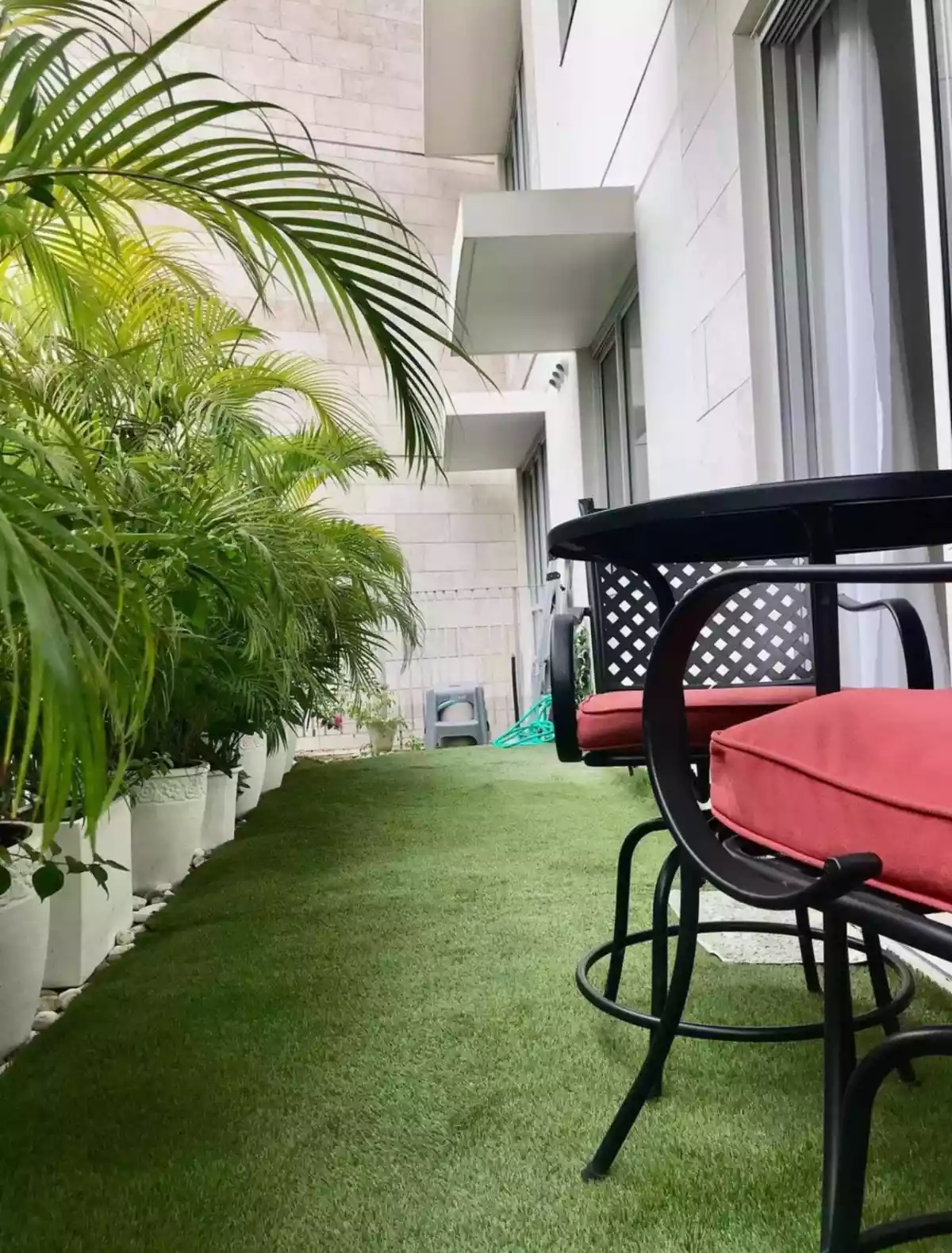For Sale in Lahug 32 Sanson By Rockwell — 2 Bedrooms in Cebu City, Cebu, Philippines — Photo 4