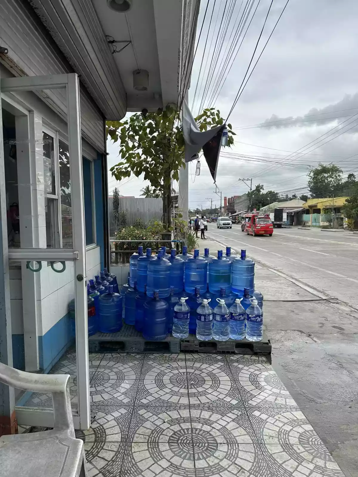 House & Lot / Commercial Space for Sale — House and Lot in Cebu, Philippines — Photo 3