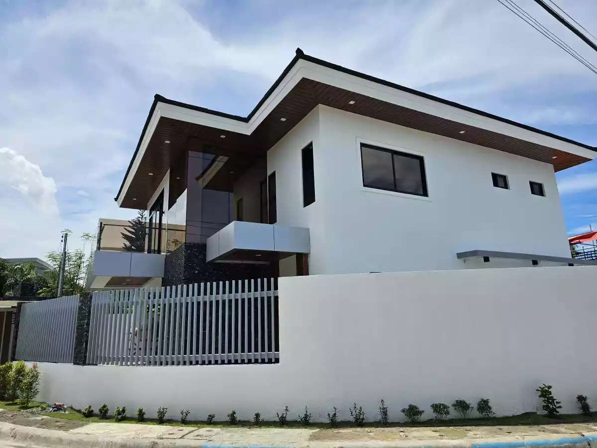 4 Bedrooms with Balcony and Pool — Retirement House in M.L. Quezon National Highway, Lapu-Lapu, Cebu — Photo 5