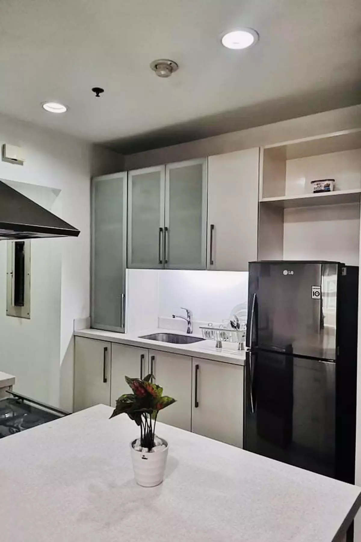 Open photo 13 of 18 — For Sale/ Lease 1 Bedroom Condo Unit in TRAG -The Residences at Greenbelt – Manila Tower