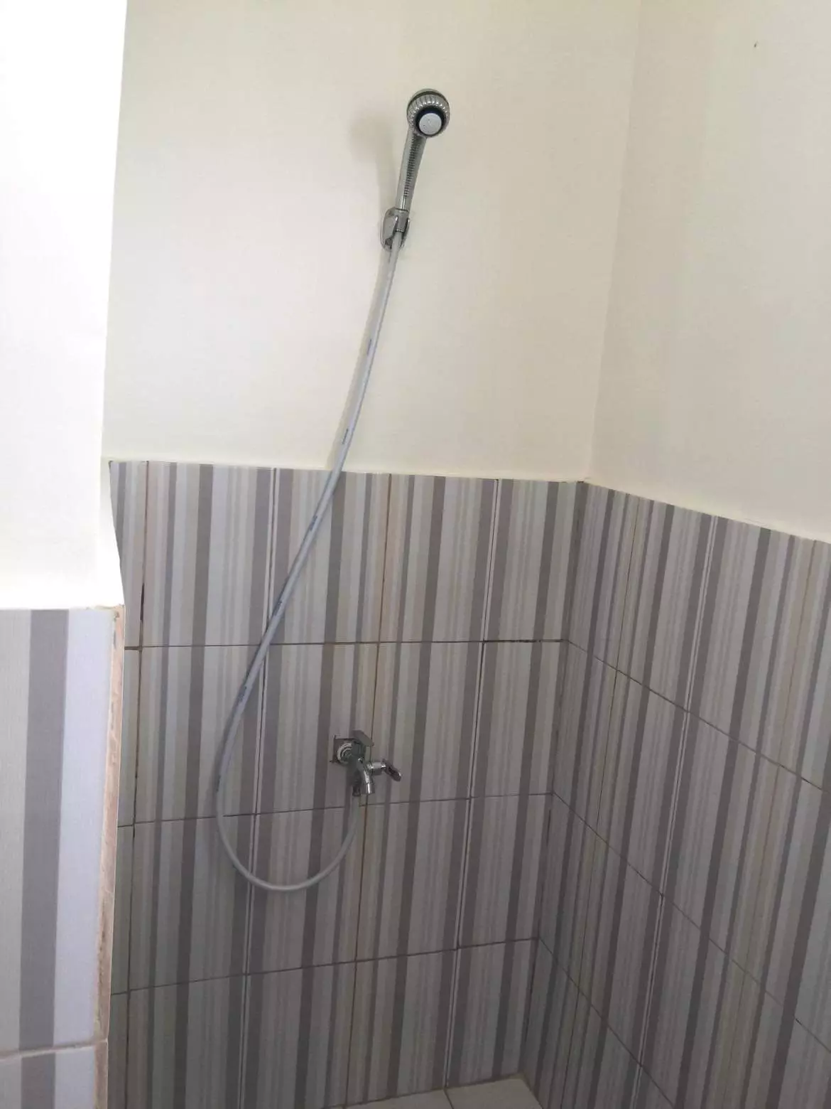 Townhouse for sale in casa mira linao cebu - photo 5