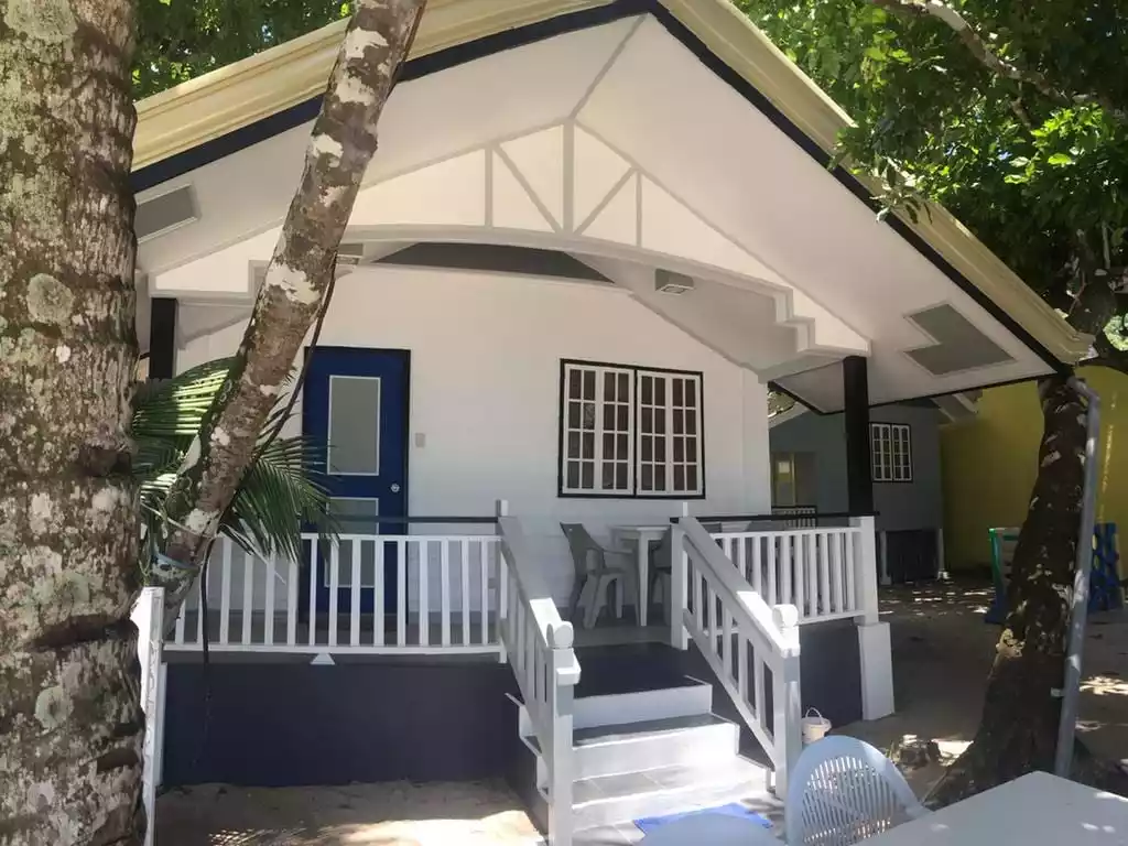 2 BR COTTAGE BEACHFRONT FOR SALE IN THE HEART OF ELNIDO, PALAWAN — Beach Lot in El Nido, Palawan, Philippines — Photo 2