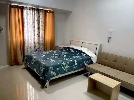 Taft East Gate Studio 25K/month