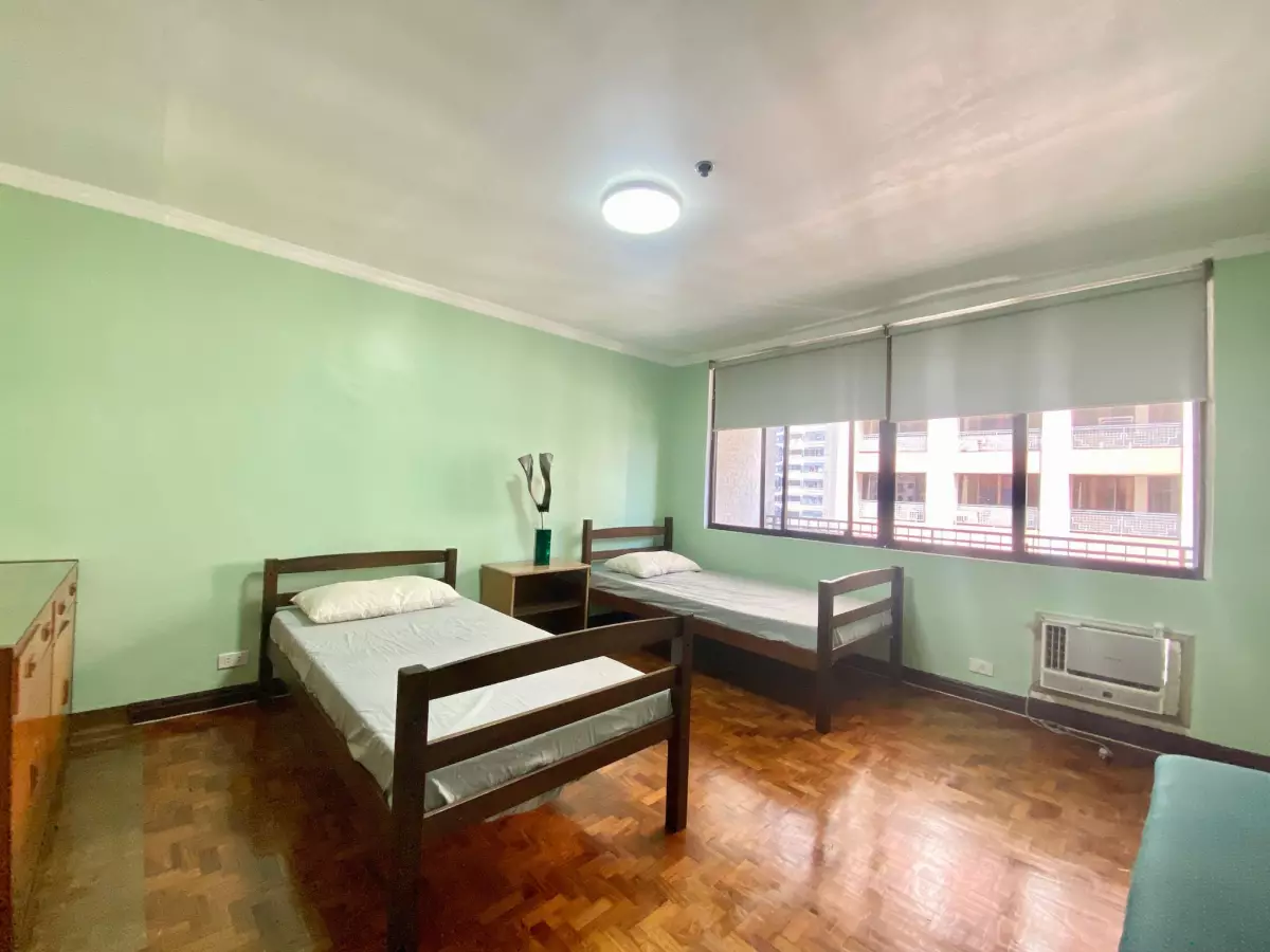 BIGGER STUDIO UNIT FOR RENT at Skyland Plaza Tower, Makati   - photo 4