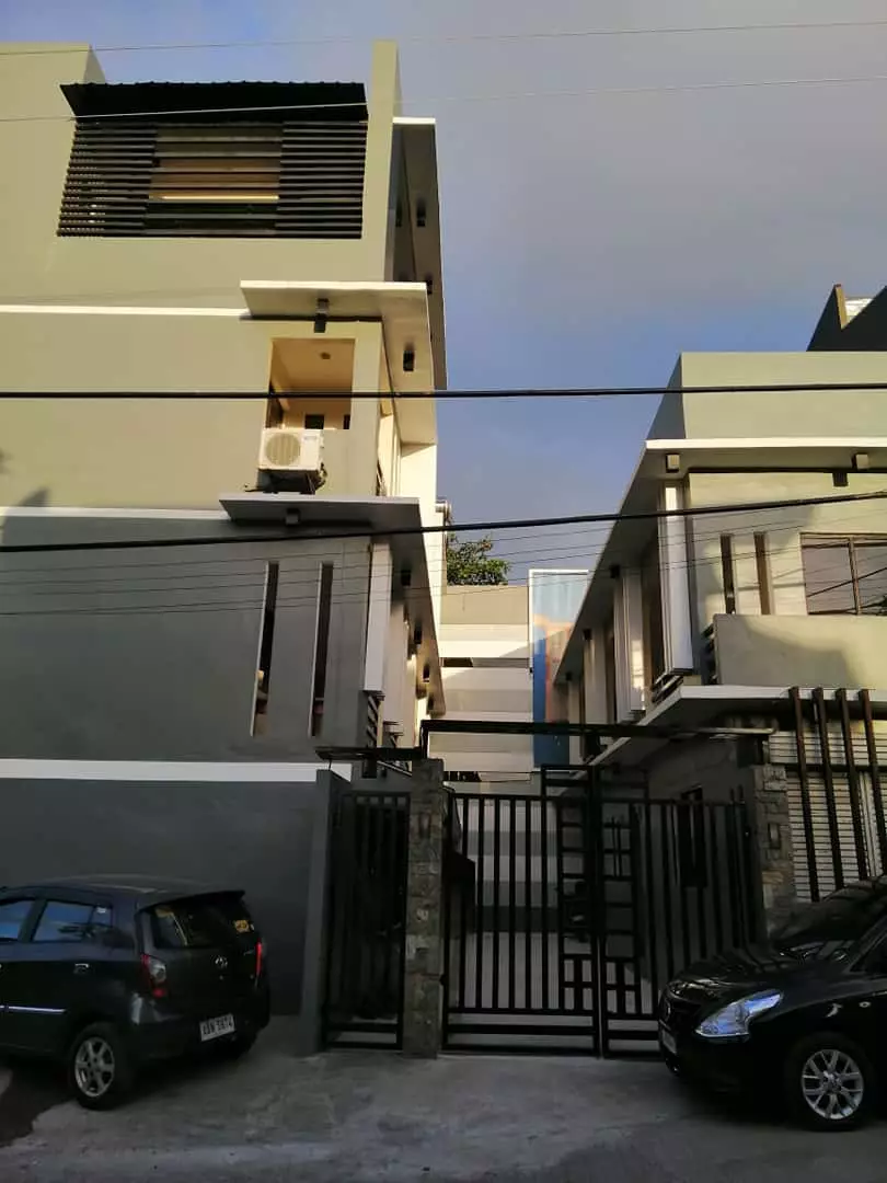 Lapulapu Commercial & Modern Residential Bldg. for Sale - photo 2