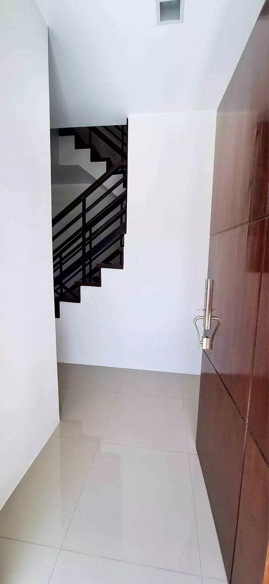 TWO-STOREY HOUSE FOR RENT - photo 6
