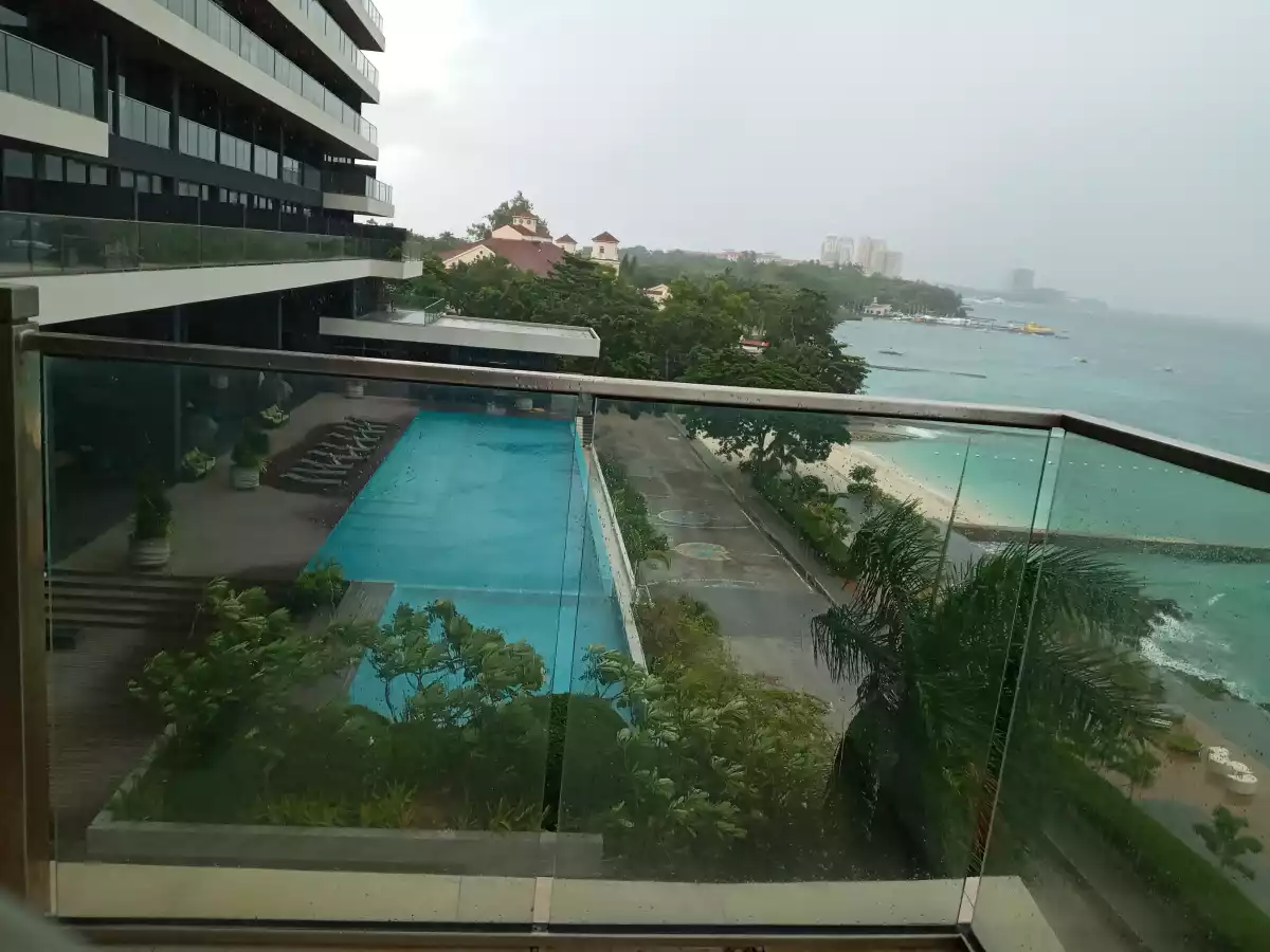 For Sale Studio Unit with balcony in the Reef Mactan Residences Beach front Condominium — 1 Bedroom in Lapu-Lapu City, Philippines — Photo 7