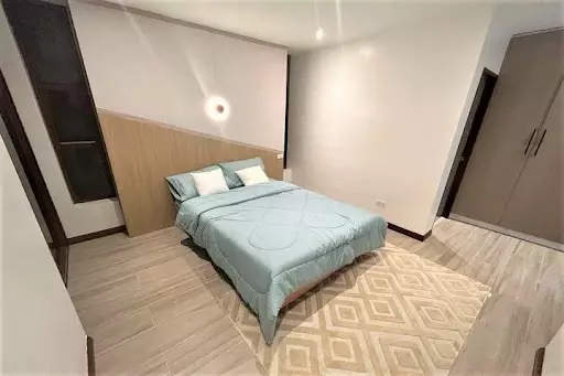 Open photo 15 of 21 — ? FOR SALE: 3 LEVEL HOUSE WITH ROOF DECK AND POOL