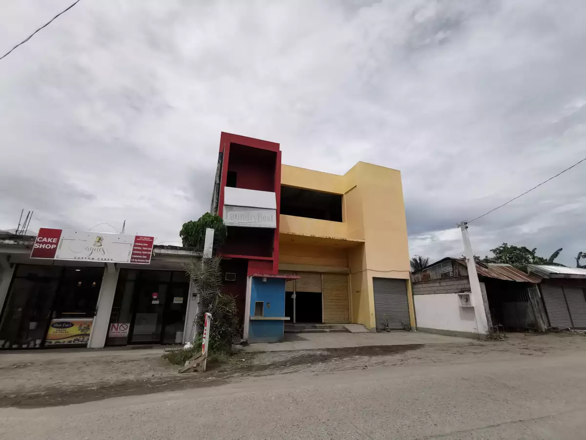 Commercial Building , two storey. Existing Water Refilling and Laundry Services. 192 sq. front Lot area & 180 sq. m - lot at the back. - photo 5