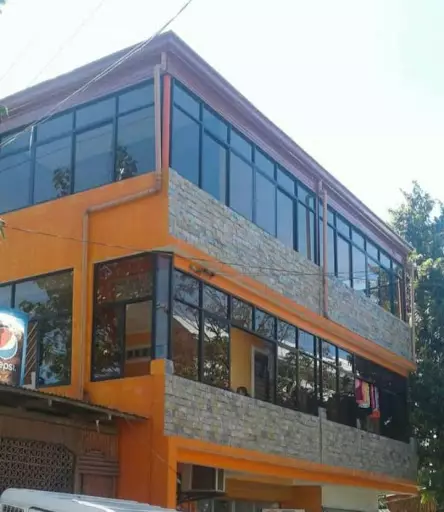 Three storey commercial building in Pusok - photo 2