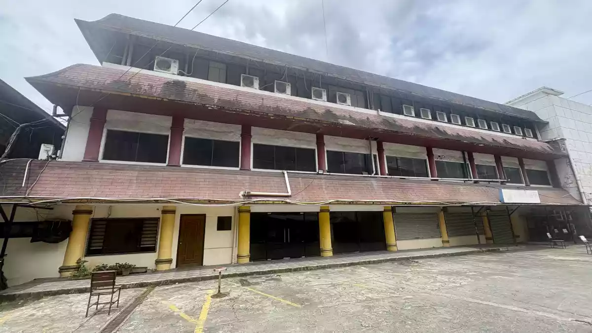 3-Storey Commercial Building on 3,410 sqm Lot | Balibago Angeles City MacArthur Hwy — Building in Angeles, Pampanga, Philippines — Photo 2