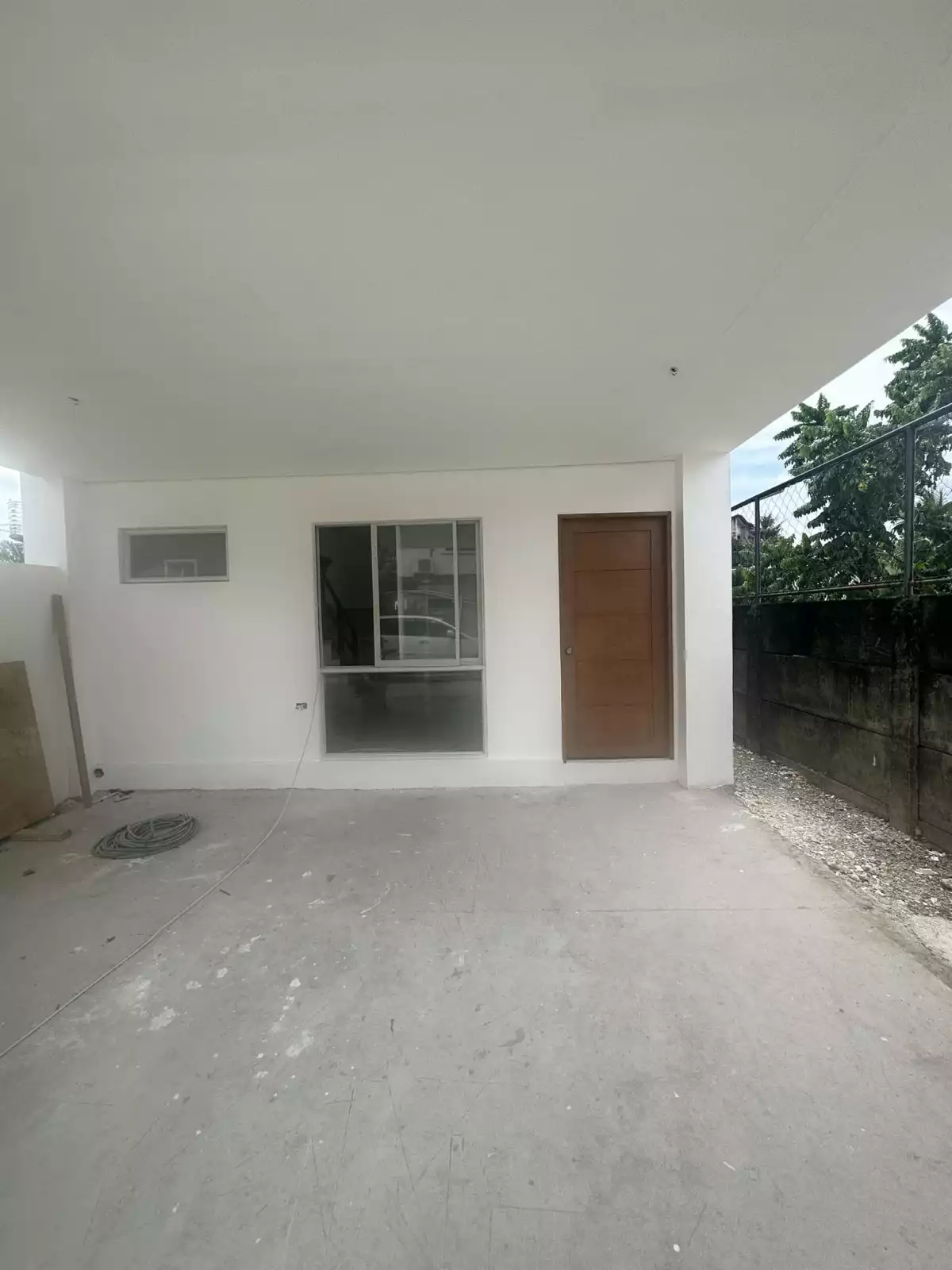 Townhouse for Sale in Guadalupe Cebu City! can accomodate 4 cars. - photo 5
