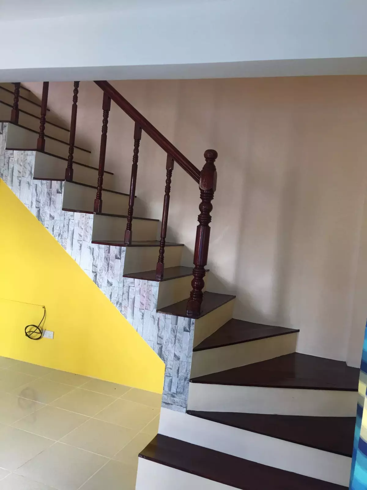 VERY RUSH SALE SINGLE DETACHED HOUSE AND LOT — House and Lot in Cebu, Philippines — Photo 3