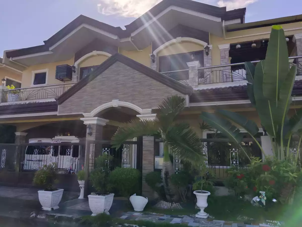 Spacious and Luxurious House in Corona del Mar, Talisay City Cebu