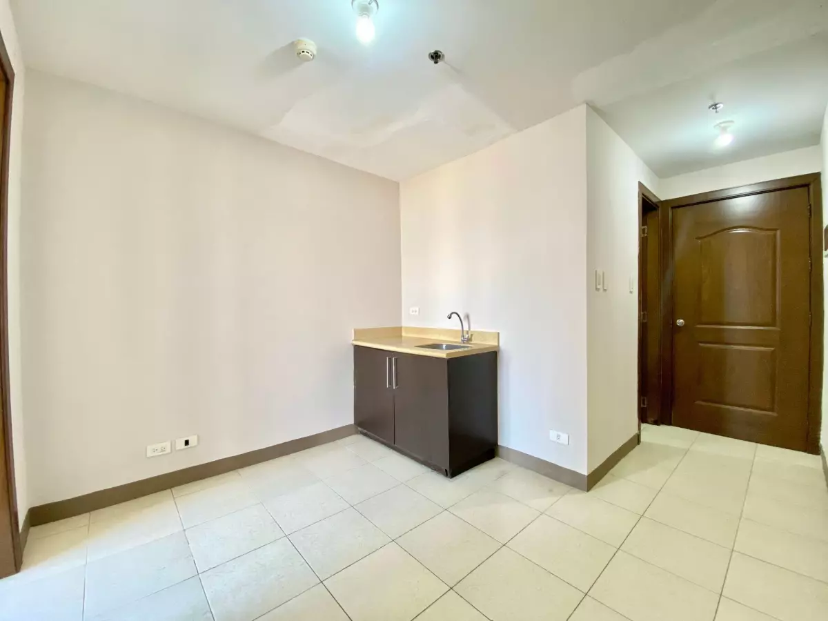 UNFURNISHED 1BR UNIT FOR LEASE at Ridgewood Towers  