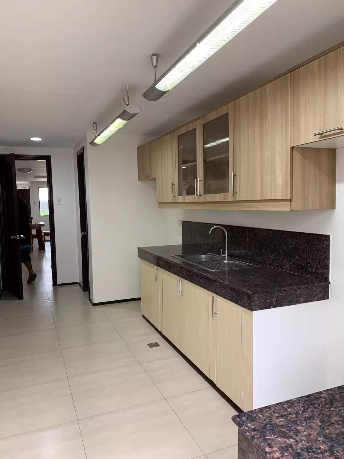 3 storey house fot rent in banilad - photo 5