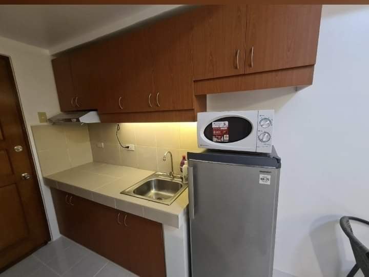 AFFORDABLE 1 BEDROOM W/BALCONY FULLY FURNISHED CONDO UNIT IN MAKATI CBD - photo 6