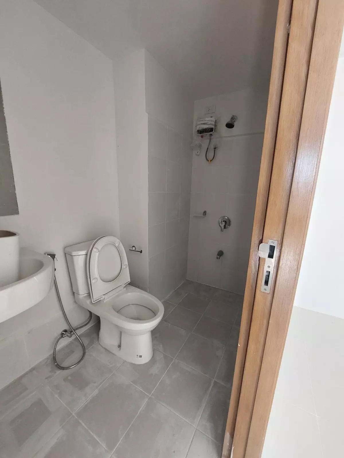 Taft East Gate 2Bedroom For Assume Save 7Million for the Current Price — 2 Bedrooms in Pope John Paul II Avenue, Cebu City, Central Visayas — Photo 4