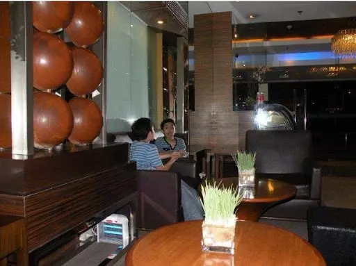 Affordable High end living at the heart of Makati — 1 Bedroom in Makati, Metro Manila, Philippines — Photo 2