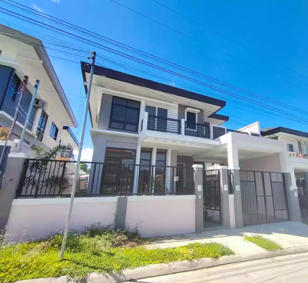2 STOREY HOUSE & LOT @ILUMINA ESTATE - photo 2