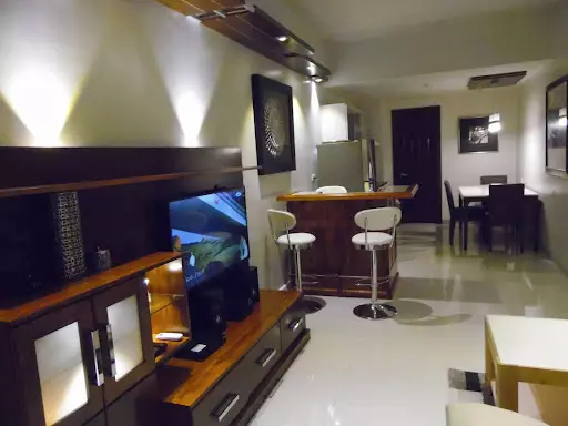 Avalon / Ayala 2BR-condo incl. Luxury fit-out / parking for sale — 2 Bedrooms in Unit 30G, Luzon Ave, Cebu City — Photo 6