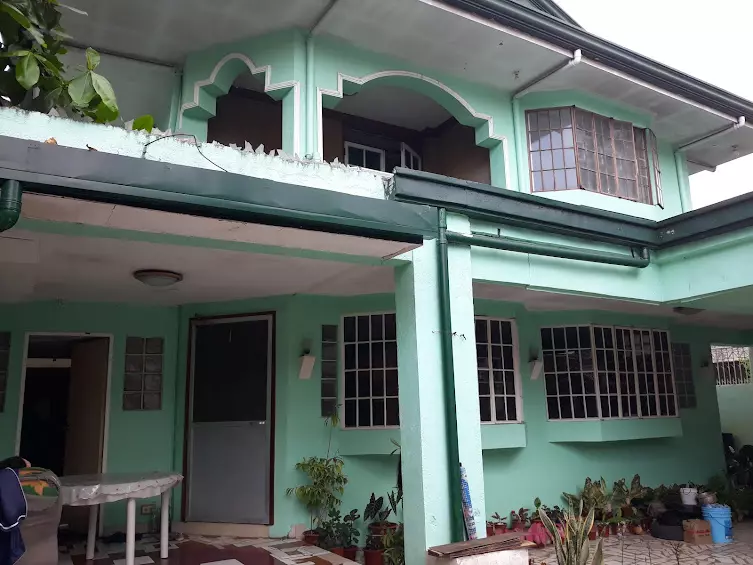 For rent 5 bedrooms House with 3 small units Apartment in Mandaue City Cebu - photo 2