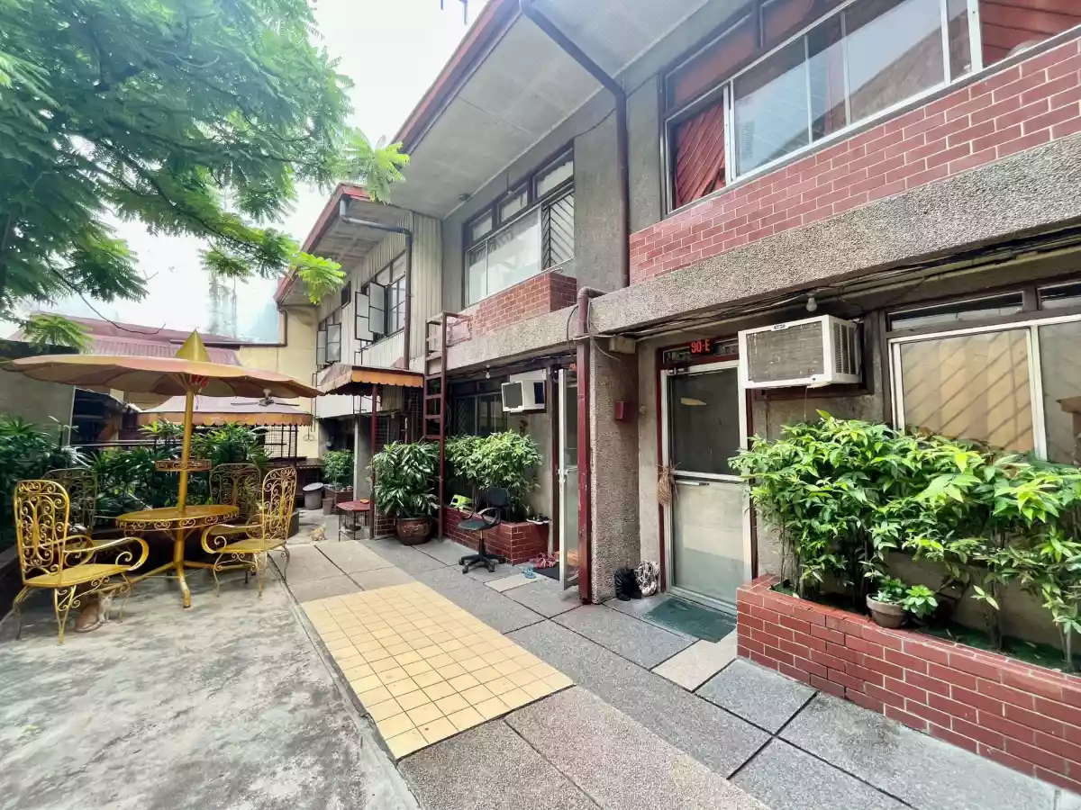 INCOME GENERATING COMMERCIAL BUILDING FOR SALE in Kamuning, Quezon City with Consistent Rental Income — Building in Quezon City, Metro Manila, Philippines — Photo 4