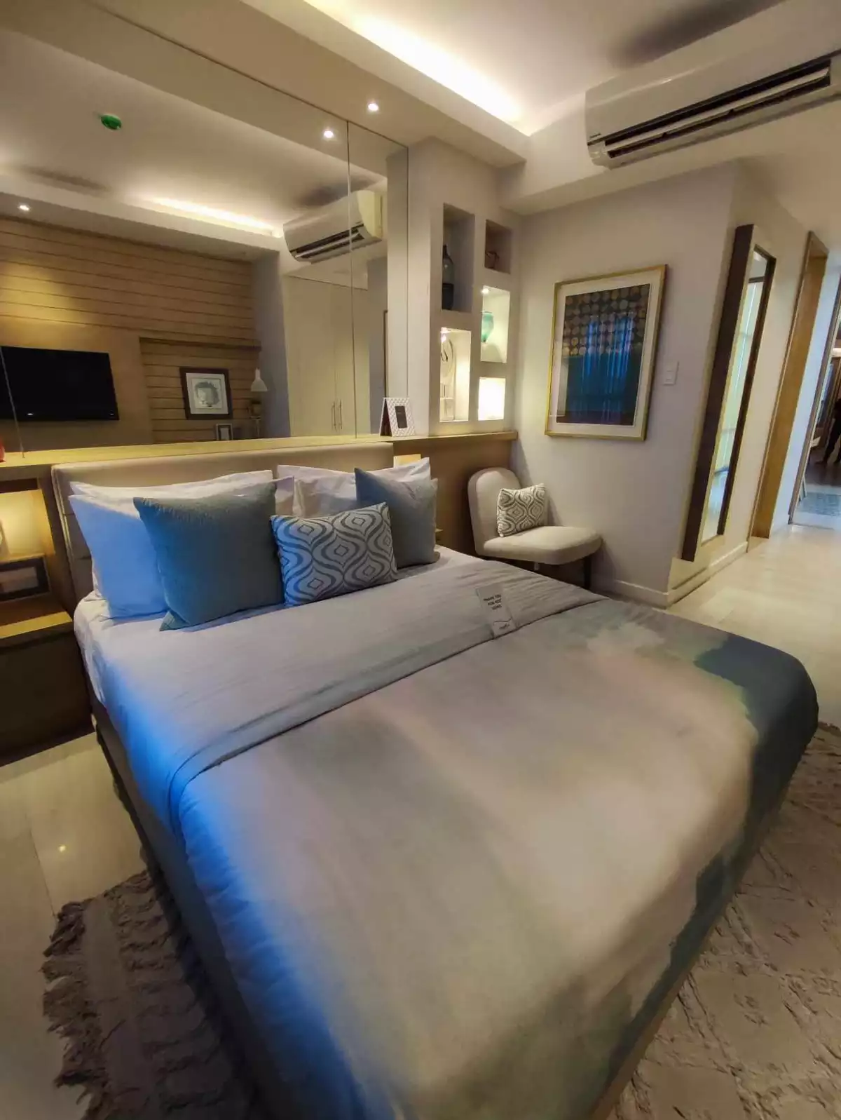 FOR ASSUME!! ONE PARAGON STUDIO UNIT! - photo 3