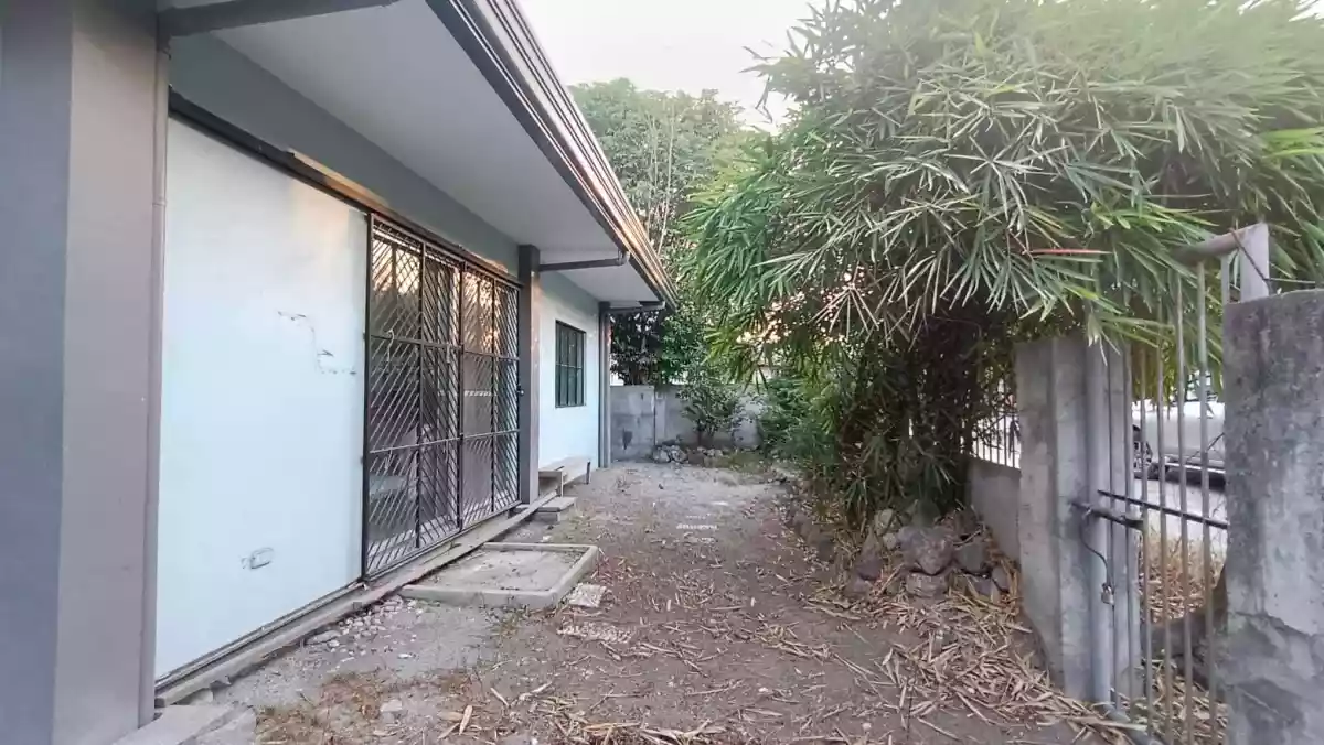 House and Lot 2nd lot from Mabuhay Road, GSC  - photo 3