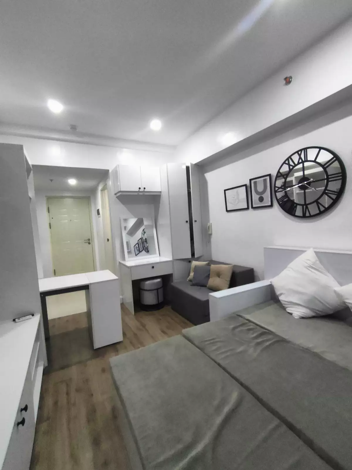 Fully Furnished Studio with Balcony Grand Residences Banilad Cebu City