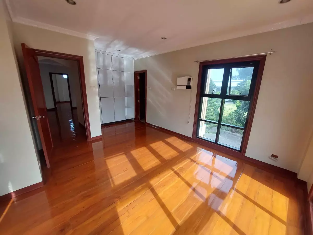 Open photo 18 of 21 — Vista Grande For Rent