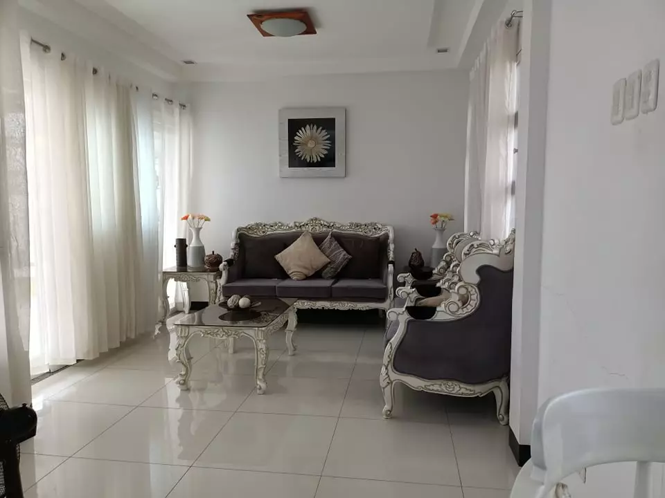 Two story house fully furnished at Fuente de villa abrille high end subdivision, tulip drive — House and Lot in Tulip Drive, Talomo, Davao City — Photo 4