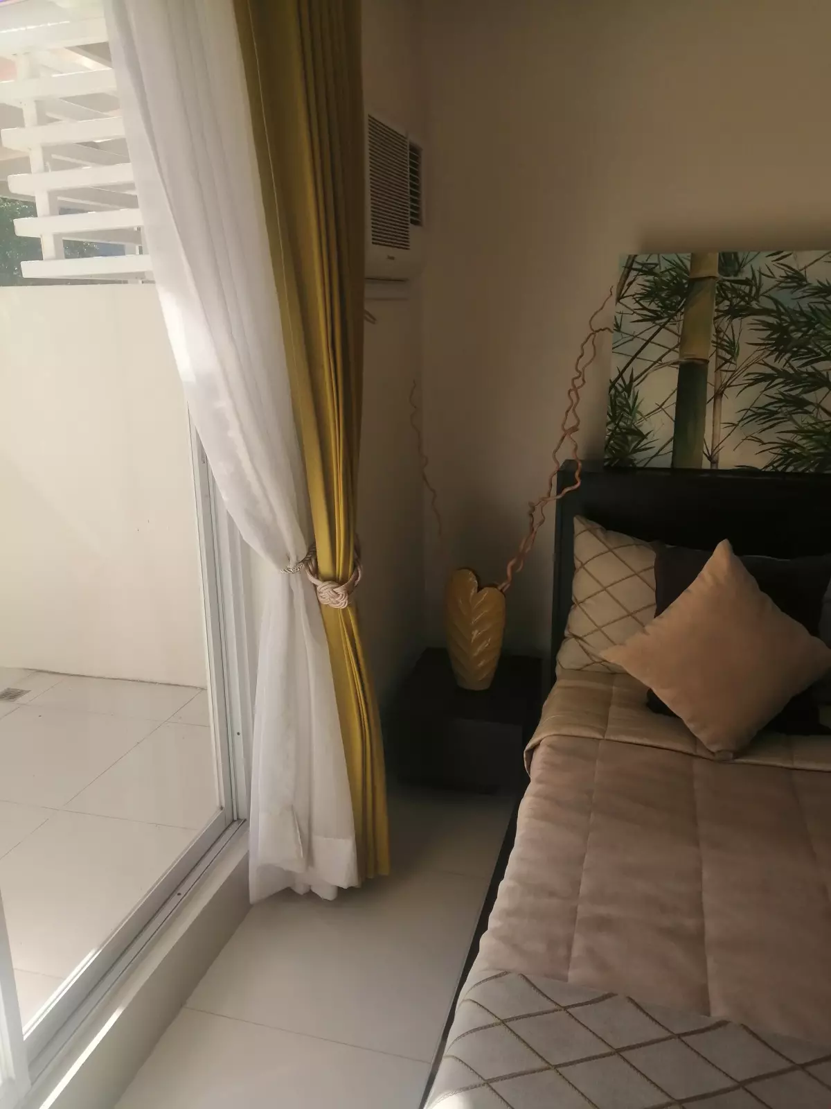 For rent Studio Unit with Balcony in  Bamboo Bay Mandaue Subangdako  - photo 2