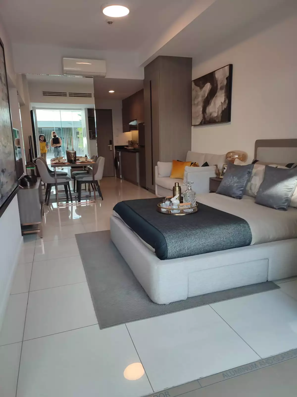 For Assume Mandani Bay Studio unit with balcony - photo 4