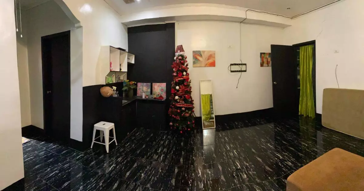 3 Bedrooms House and Lot with 3 Doors Studio Type Apartment at Calumpang — House and Lot in General Santos City, South Cotabato, Philippines — Photo 4