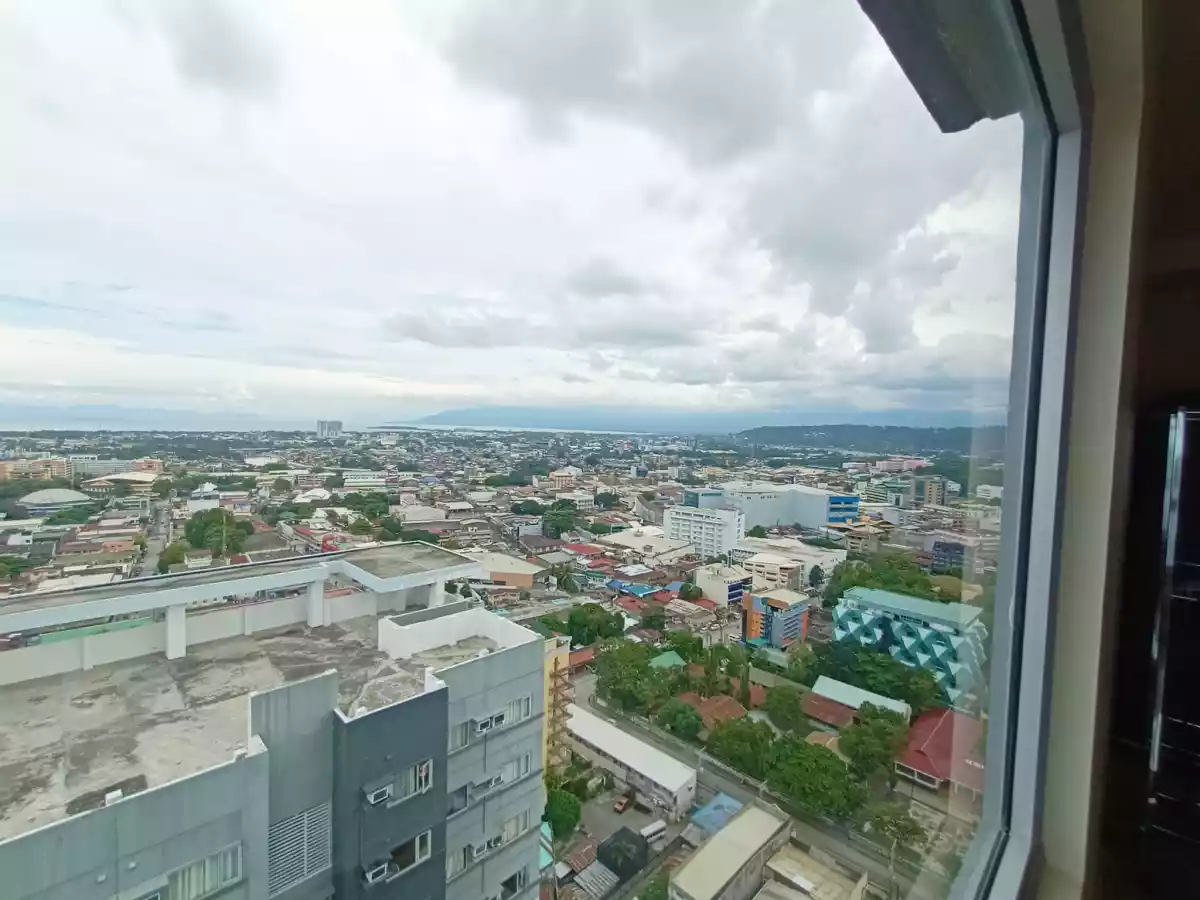 FOR SALE 2-BEDROOM UNIT AT THE CENTER OF DAVAO CITY — 2 Bedrooms in Poblacion District, Davao City, Davao del Sur — Photo 4